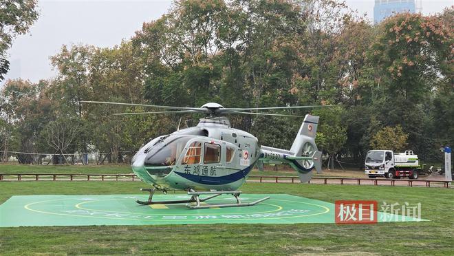 武汉首条低空观光航线试飞成功，点亮城市新名片，低空经济展翅高飞