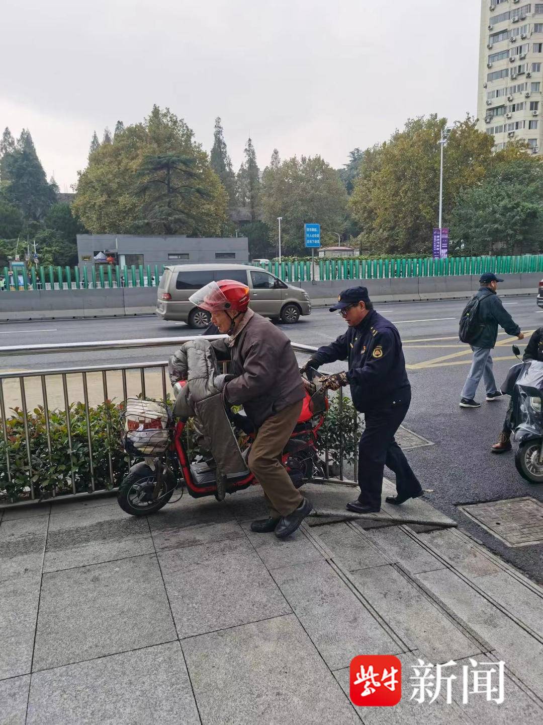 南京鼓楼城管助力马拉松赛事圆满举办保障行动全面展开