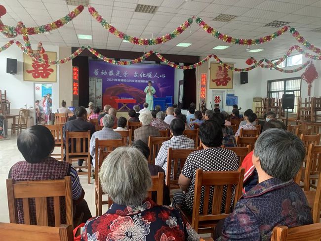 老年学校送文化大餐，文艺活动进庙会，丰富村民文化生活