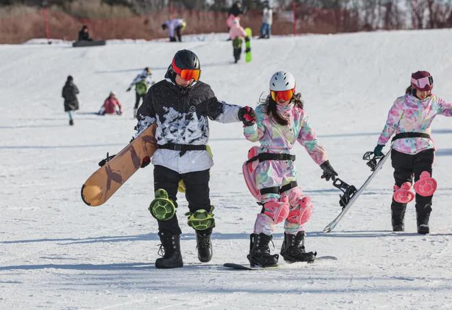 沈阳冬季冰雪季新玩场，电音节、灯光秀与独特小烧烤的魅力