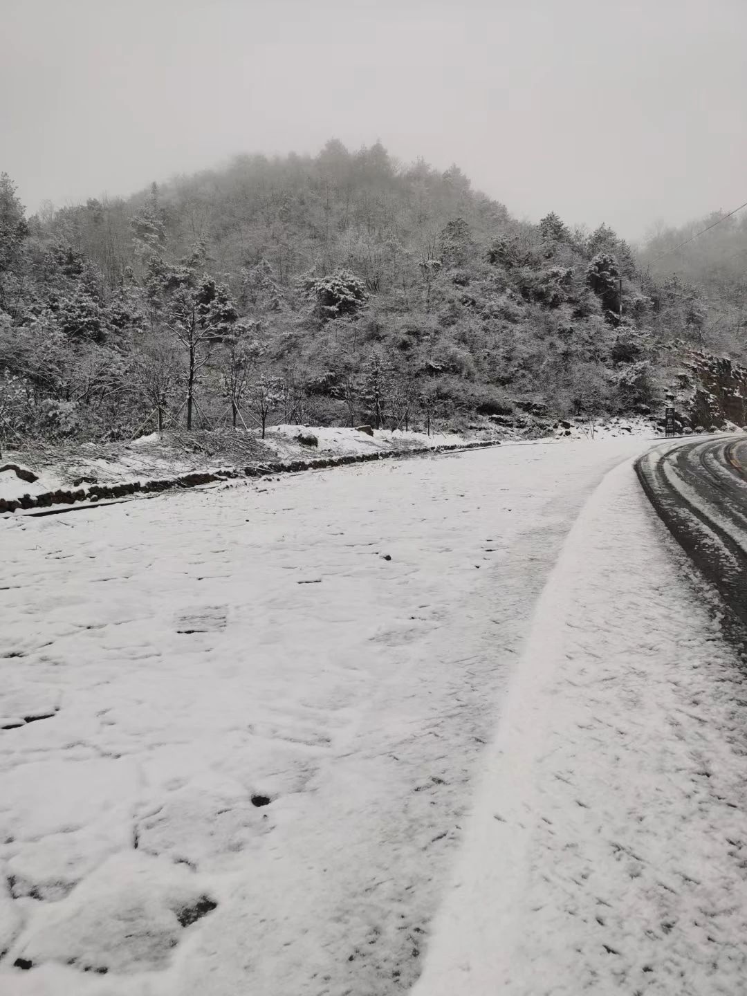 湖北迎冬雪洗礼，气温骤降至5℃！