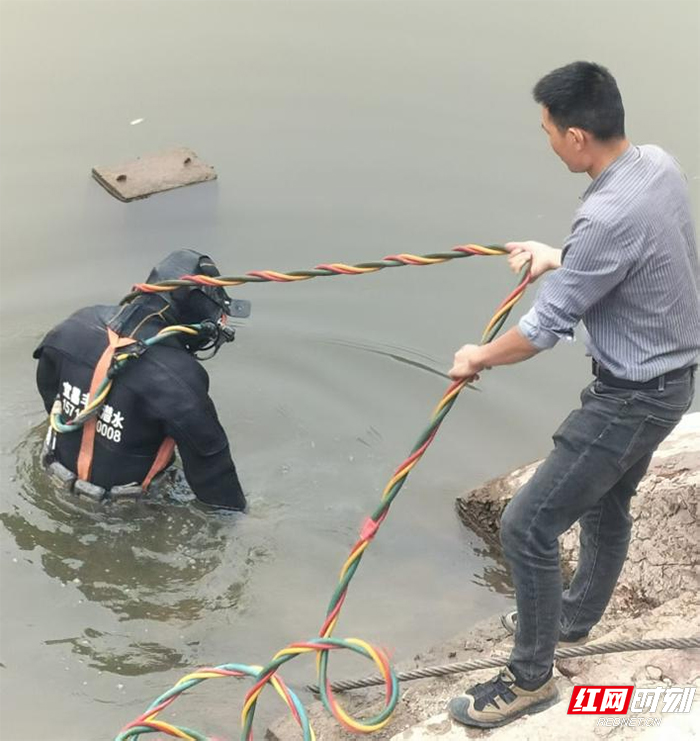 张家界永定区协合水库管理所开展闸门钢索维护，确保水库安全运行的必要措施