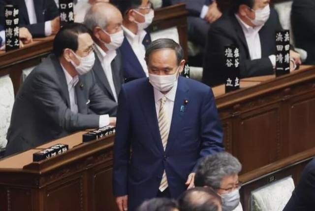 日本首相频繁更迭背后的原因探究