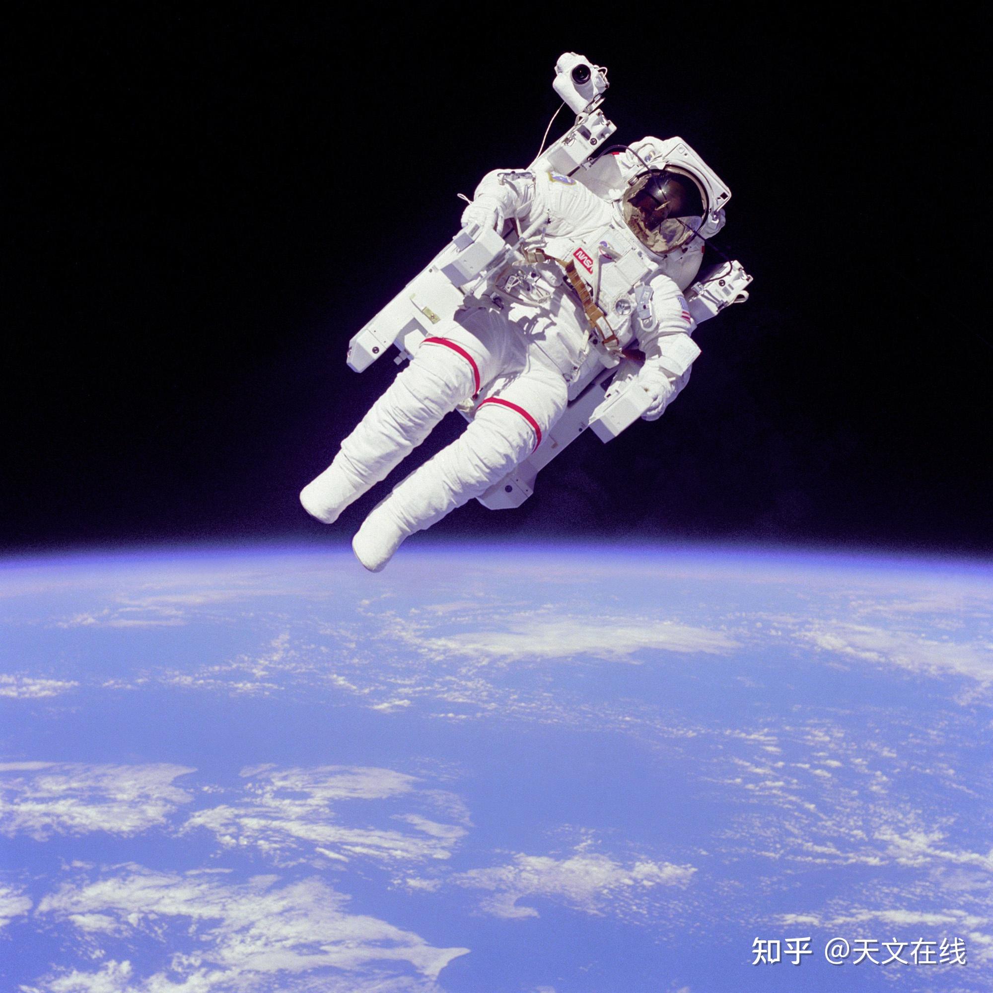 宇宙探索之旅，两位宇航员的勇气与牺牲