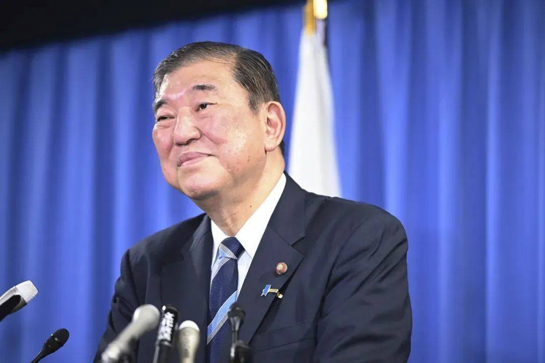 日本天皇任命石破茂为首相，开启国家崭新篇章