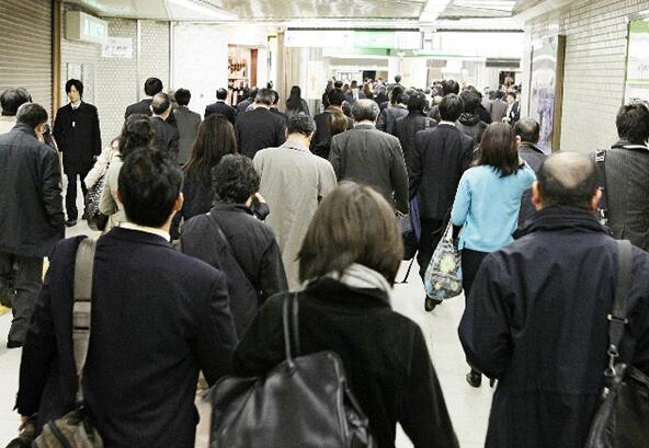 日本集体辞职现象的多元探究