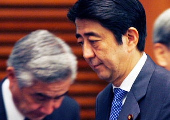 探究日本首相辞职背后的深层原因