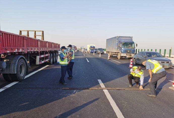 广东发生连环车祸事件报道